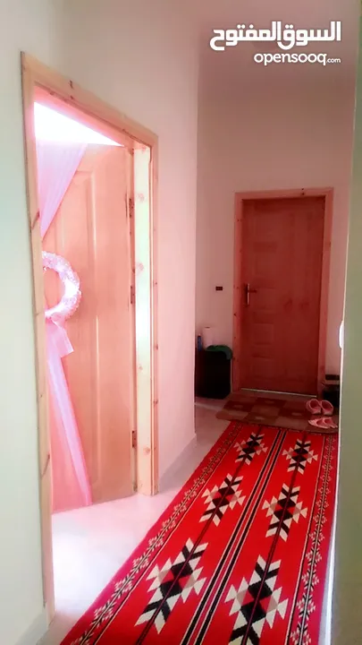 بيت مستقل وقوشان مستقل بناء حديث واجهتين حجر