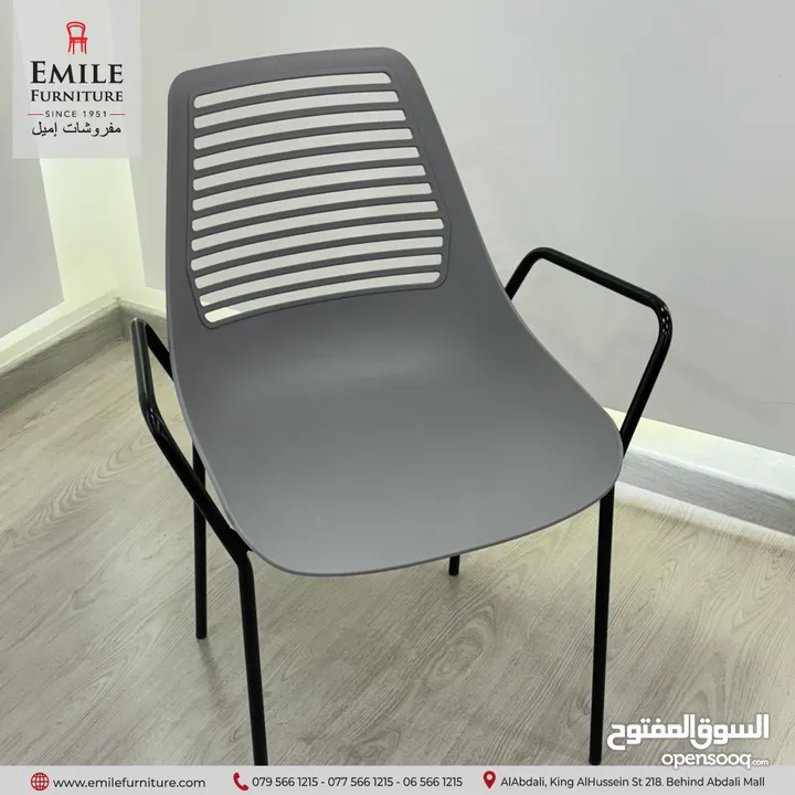 كرسي عظم أرجل معدن  مع أيدي بألوان مميزة