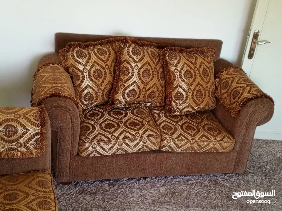 طقم كنب ثلاثية و ثنائية