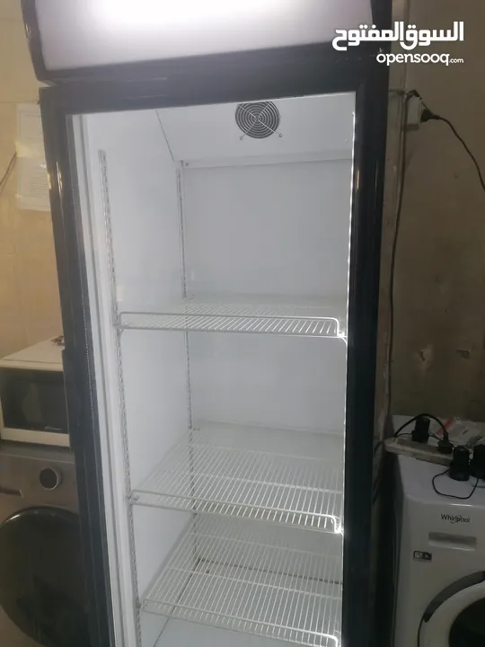 ثلاجة باب زجاج بحالة الوكالة للبيع