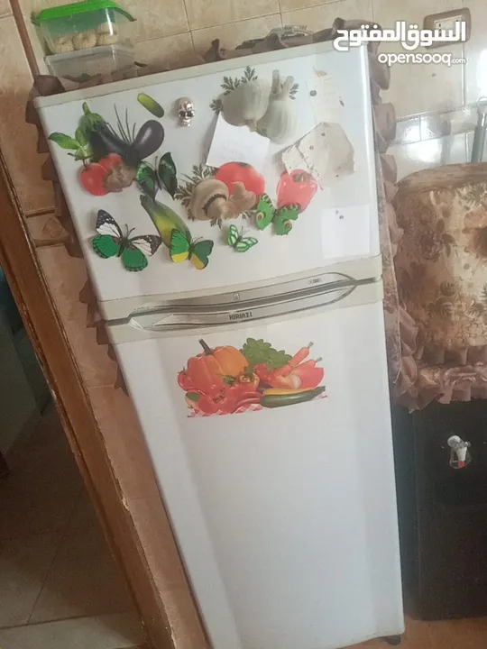 ثلاجه بحاله ممتازة