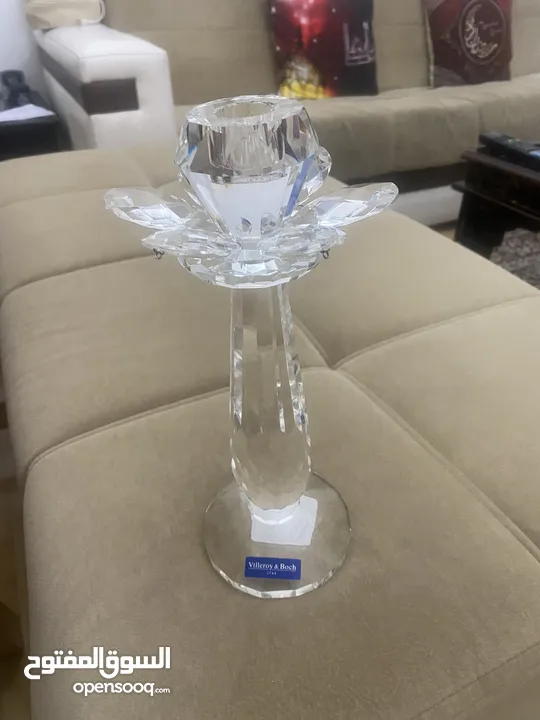 شمعدان عدد 2 كريستال . Daum crystal موقعه مكسور منها شيىء بسيط ولحمته