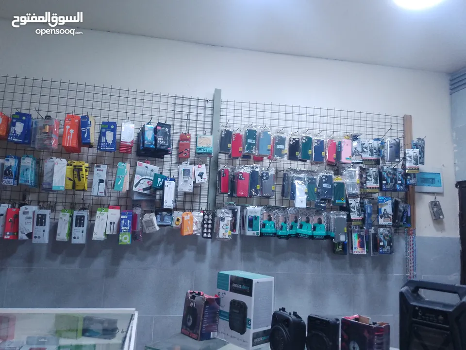 بضاعة محل إتصالات