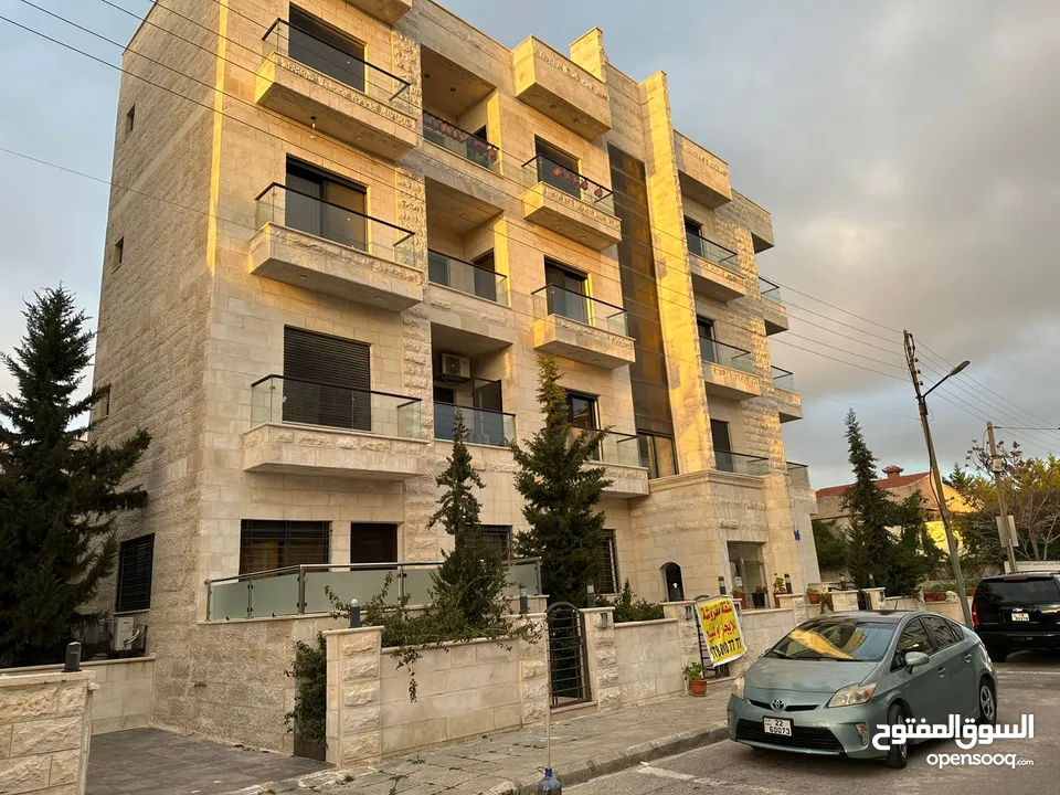 شقة مميزة سوبر ديلوكس ارضية مع حدائق في السابع للبيع عبدالله غوشة