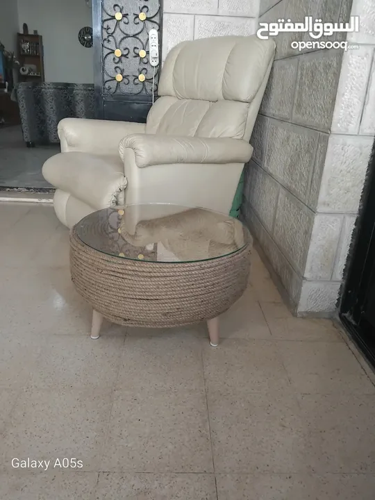 طاولات وسط من الاطارات مع حبل الخيش للحديقة وداخل المنزل ، تصميم بسيط وعصري