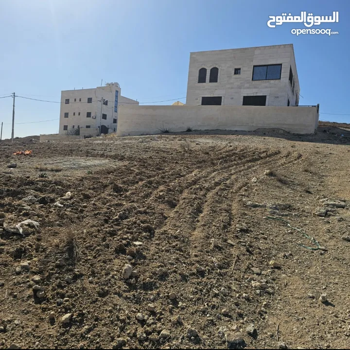 قطعة ارض لقطة مميزة صخرية إطلالة بانورامية منطقة فلل  بالقرب من الدفاع المدني بيرين حوض البلد