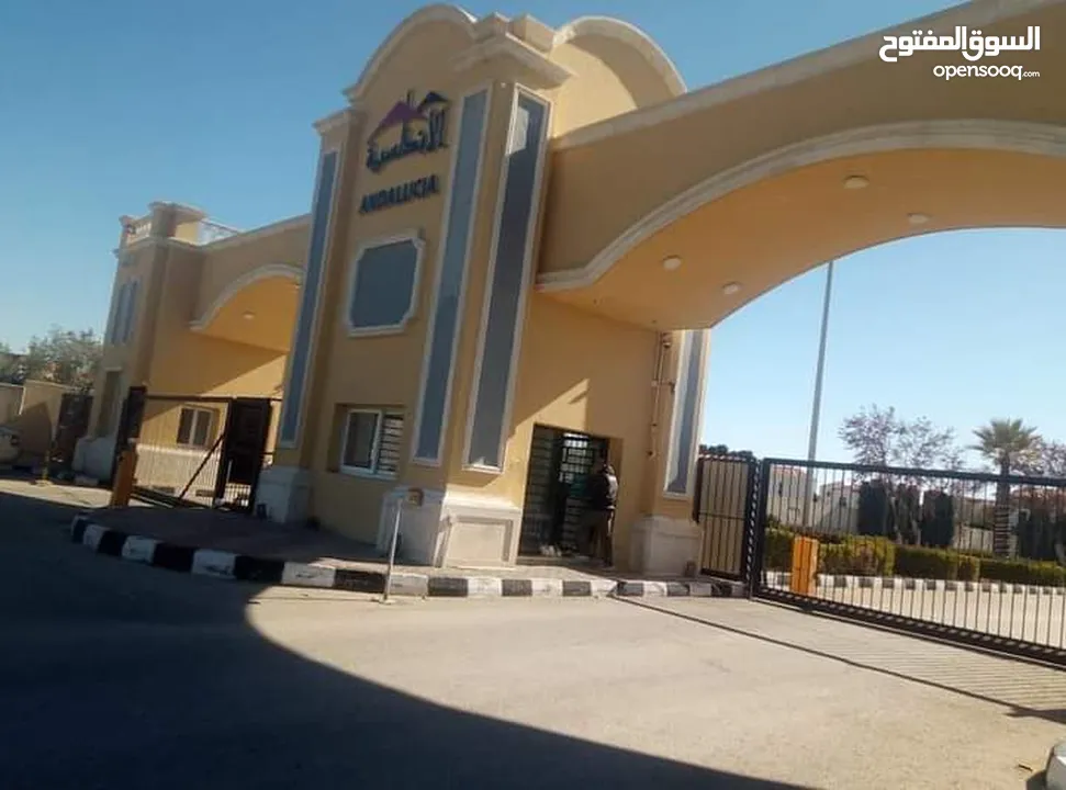 فيلا نموذج (4) خاص في كمباوند الاندلسية والفيلا مميزة جداً لانها (4) خاص للبيع بسعر مُغري جداً