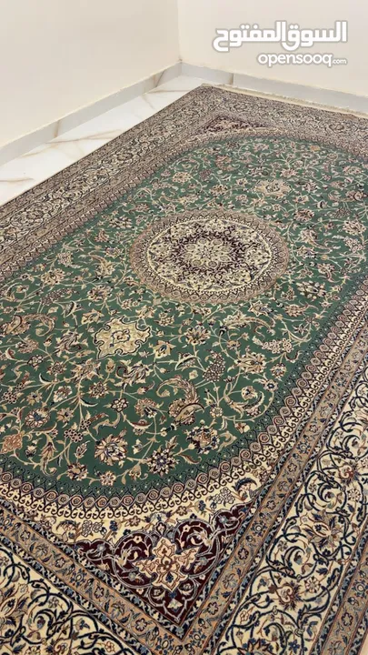 سجاده عجمي هاند ميد كأنها جديده عمرها 30 سنه كل ما كبر عمرها زادات قيمتها