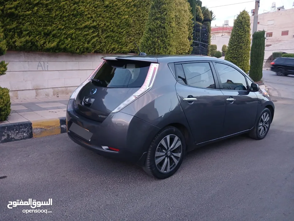 نيسان ليف SL Premium 2015 بحاله ممتازه