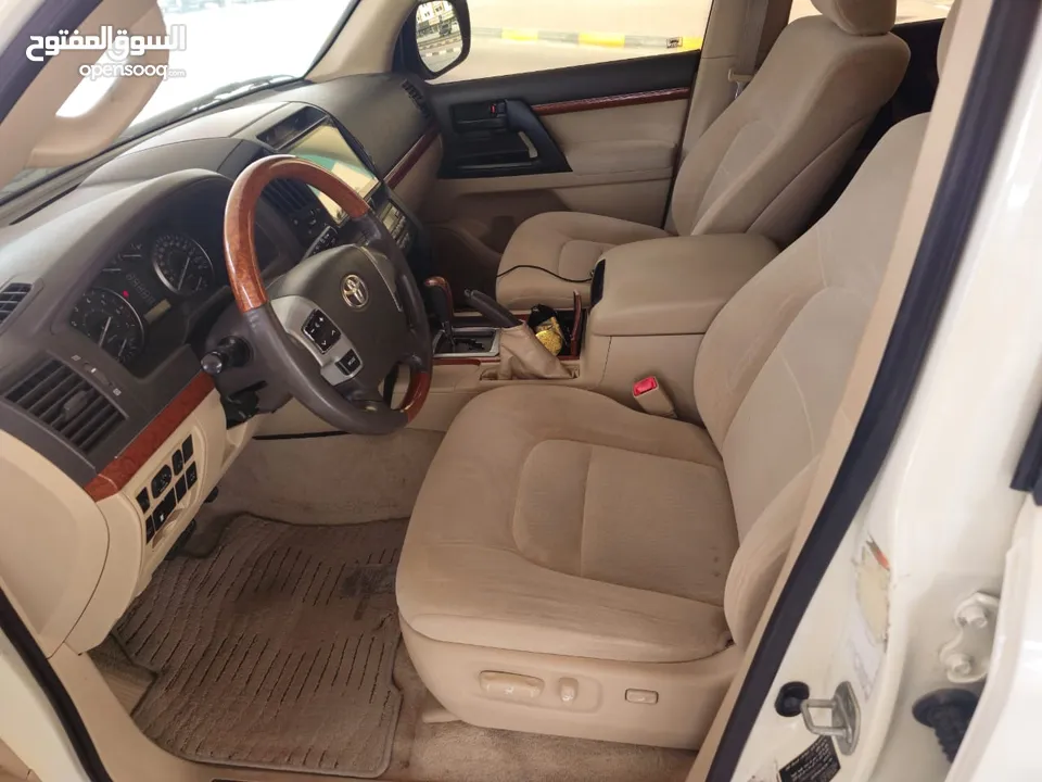 Land Cruiser GXR V6 2013