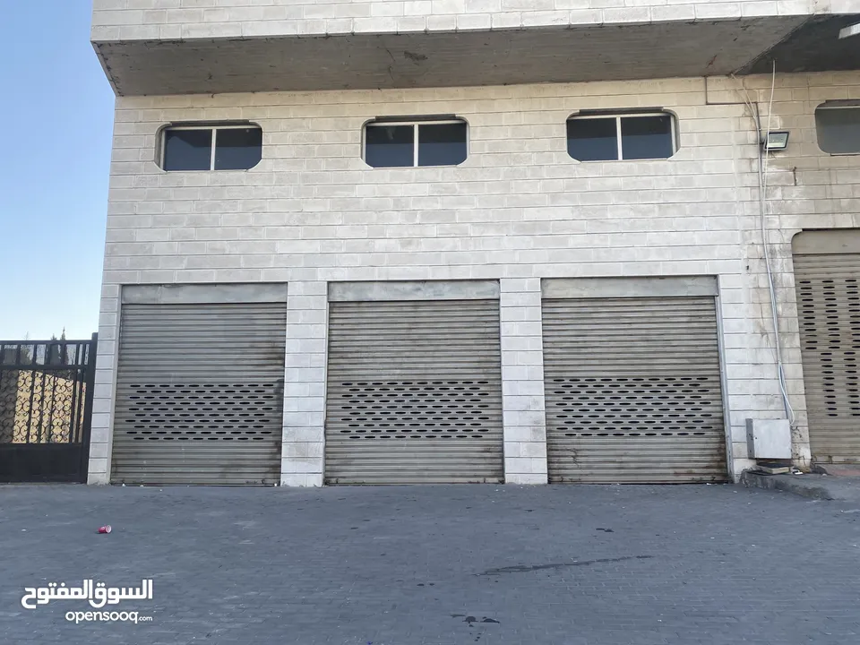 معارض و مخازن تجارية للإيجار - في منطقة طبربور بالقرب من محطة الباص السريع(طارق) بجانب روان كيك