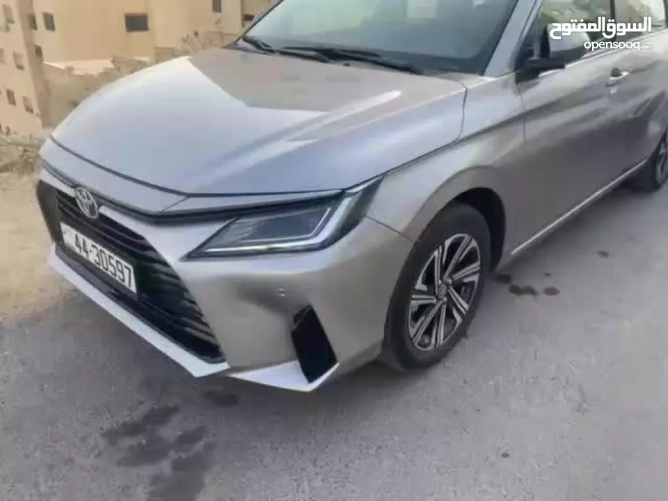 تويوتا يارس ياباني اصلي  لاتزال على كفالة الشركة موديل  2023 للبيع الشكل الجديد