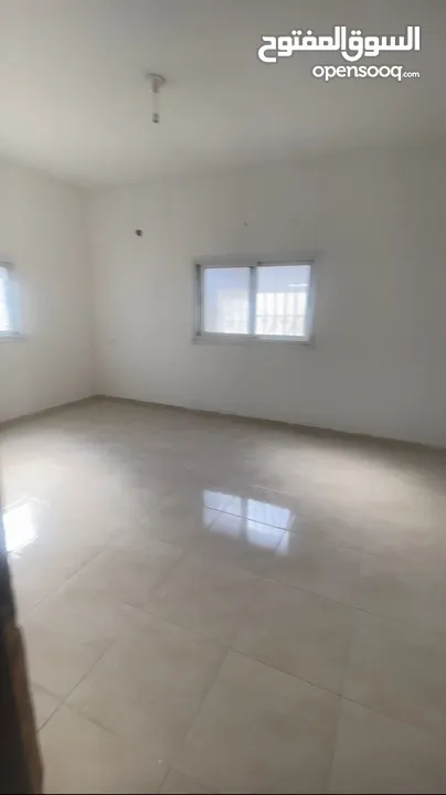 يوجد شقتين للايجار في نعلين وسط البلد بجانب ريو كافيه