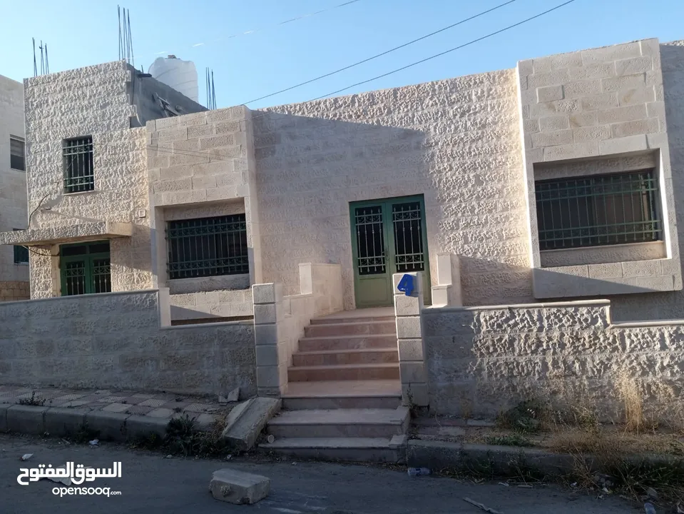 عمارة مكونة من طابقين للبيع تصلح لبناء ثلاث طوابق اضافية تم تنزيل السعر