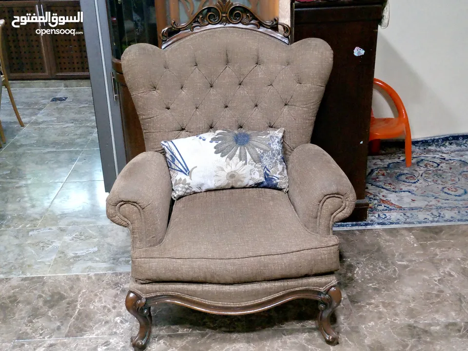طقم كنب بحالة ممتازة