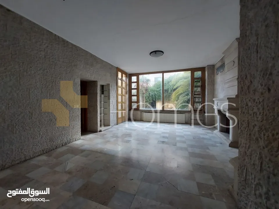 فيلا تجارية مؤجرة للبيع في عمان - الدوار الرابع - مساحة البناء 700م