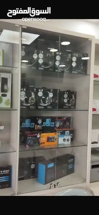 اثاث كامل لمحل اكسسوارات ومستلزمات اجهزة الحاسوب ، رفوف وخزائن وتعليق ، ورفوف سوكوريت
