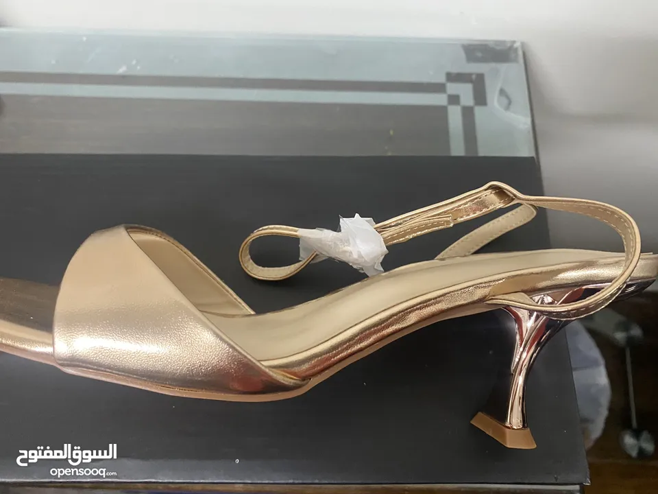 هيلز جديد بلون روز غولد جميل جدا من شي ان كواليتي عالي للبيع بسعر ممتاز ويبين كأنه ماركه