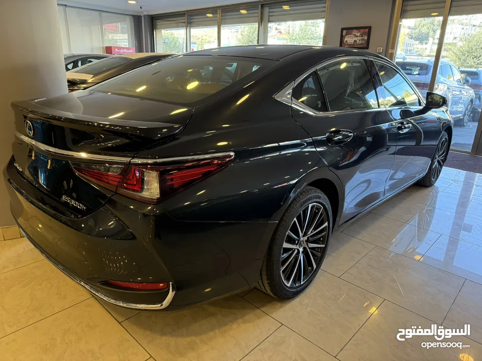 Lexus ES300h 2024 زيرو كفالة الوكيل
