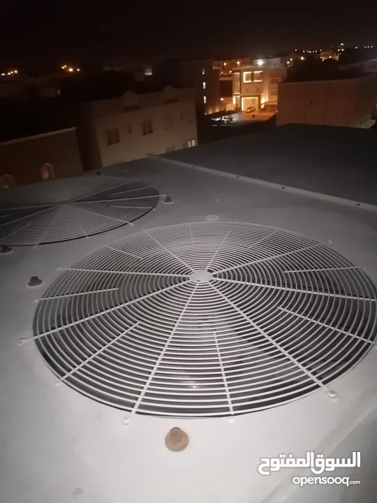 فني تكييف وتبريد مركزي وحدات صيانه وفك وتركيب وجميع اعمال التكييف وتركيب كمبروسار وتعبئت جميع الغاز
