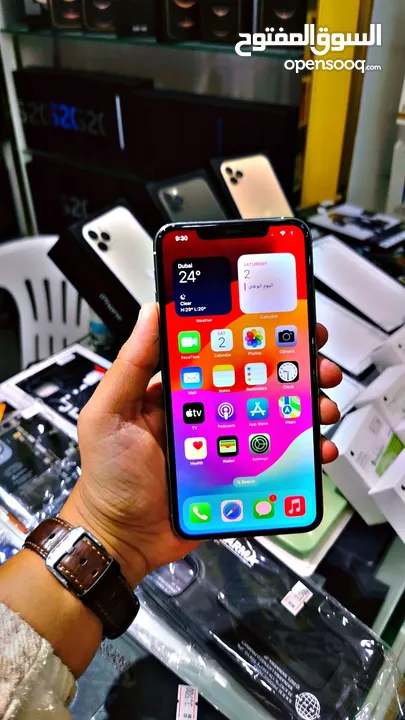 عرض لمدة محدودة : iPhone 11pro max 256gb هواتف نظيفة جدا بحالة الوكالة مع ملحقاتها بأقل سعر