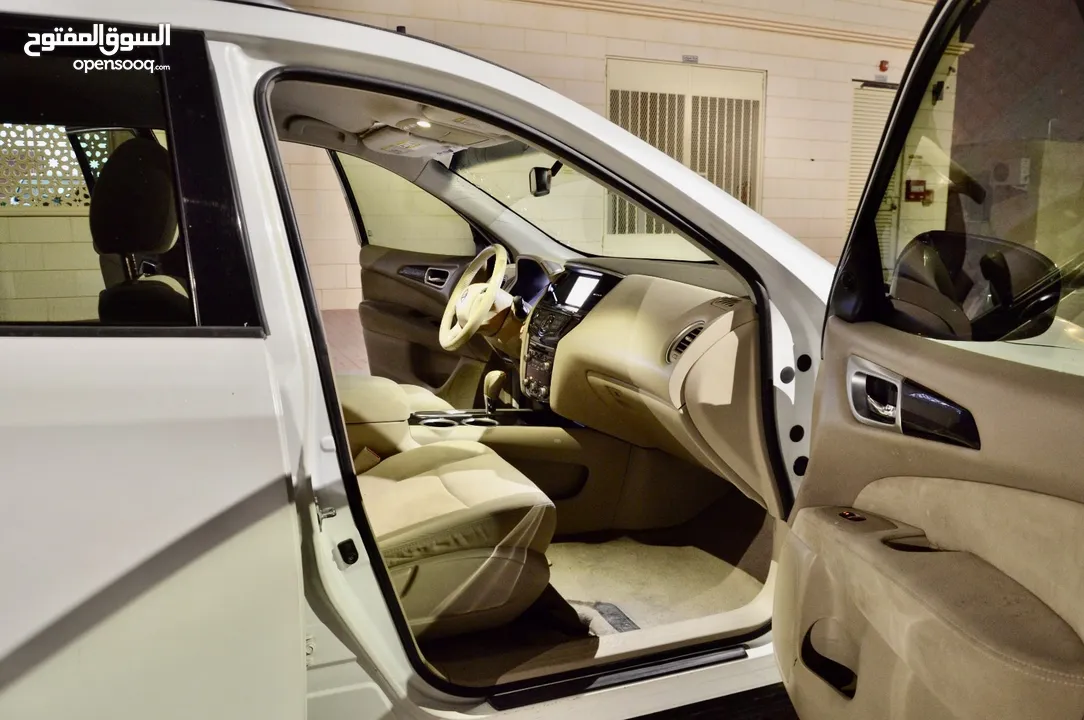 White Nissan Pathfinder 2015 For Sale