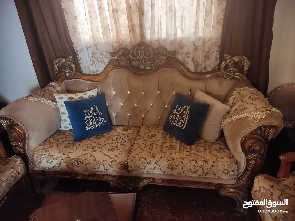 طقم كنب زان مكون 12 مقعد عباره عن طقمين