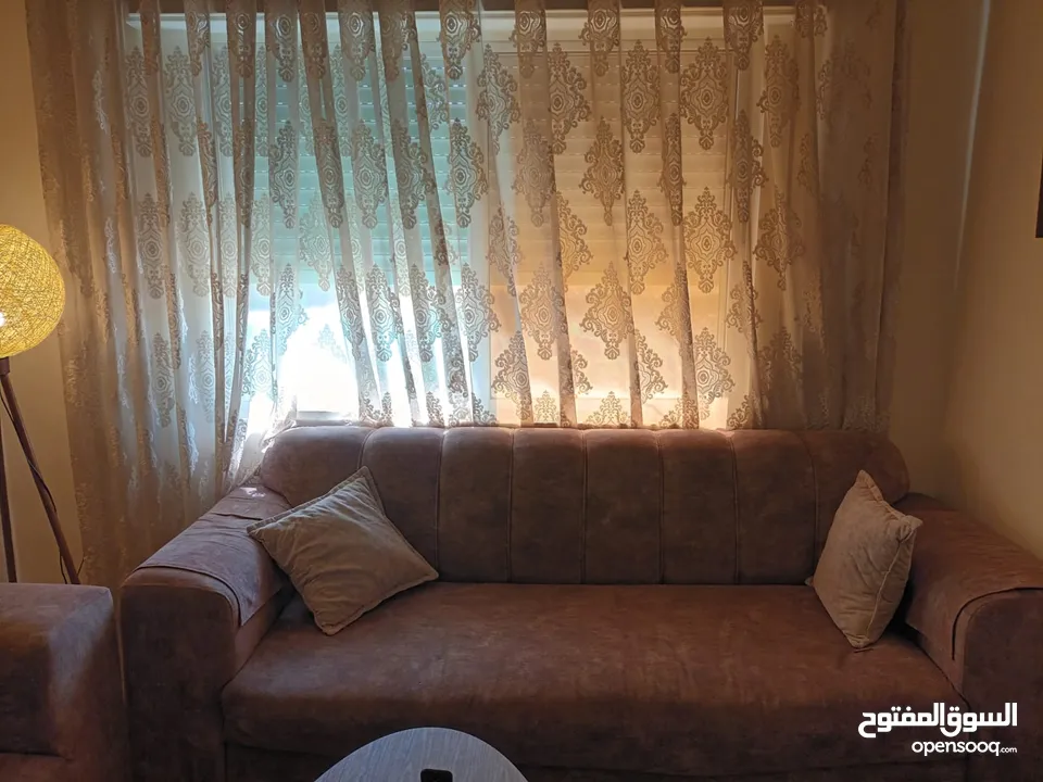 كنب مستعمل للبيع بحاله جيد جدا  رباعيه وثنائي ومعاه بفه