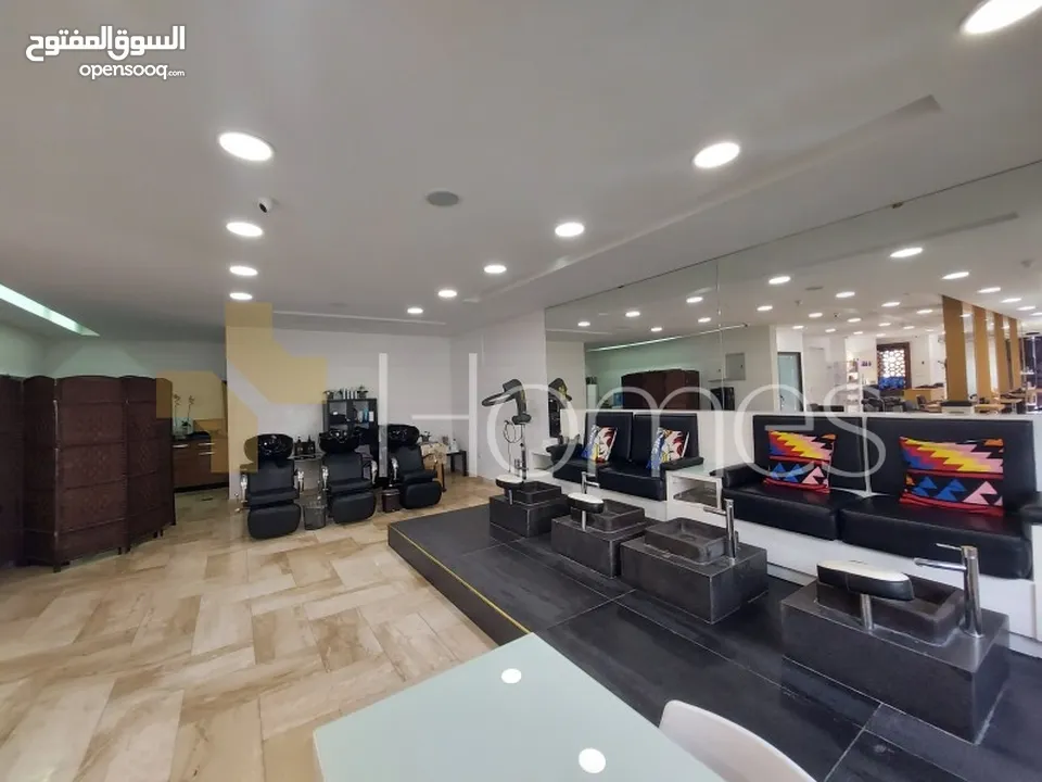 فيلا برخصة مهن و موقع حيوي للبيع في عمان - خلدا , مساحة البناء 680م