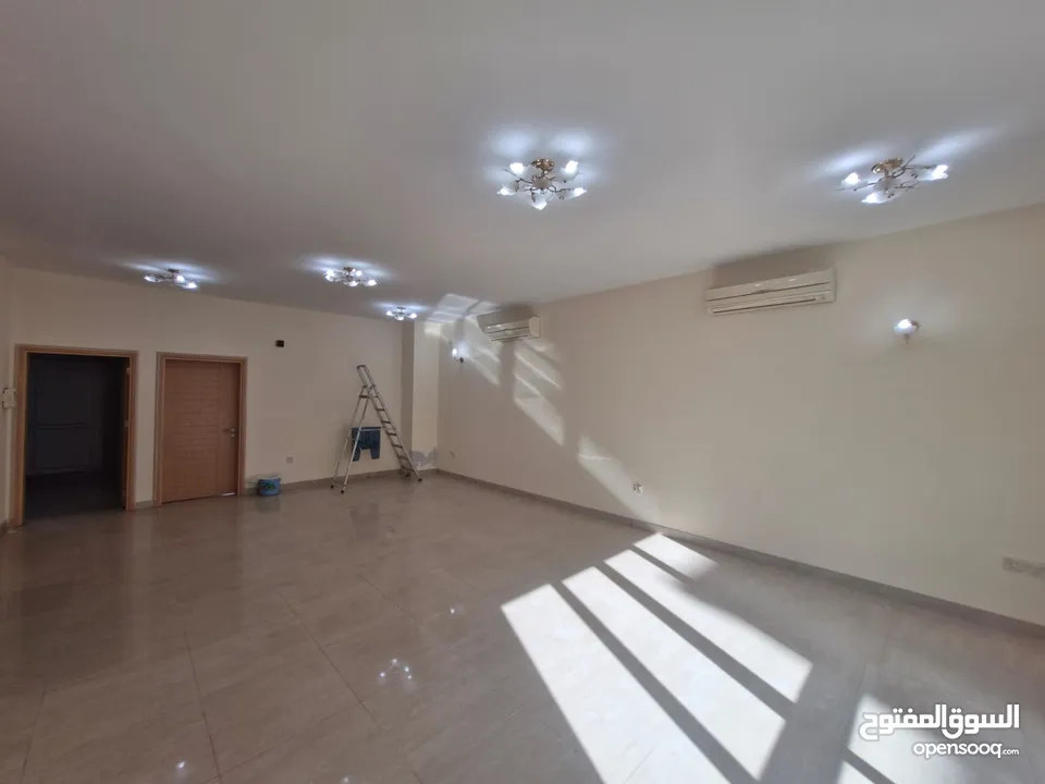 5 BR Spacious Villa Located in Madinat Al Ilam