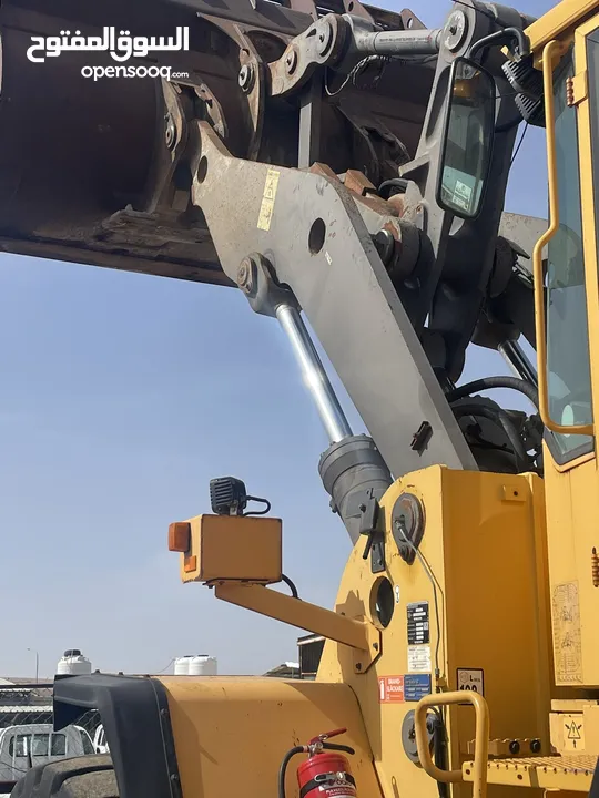 جرافات عدد 2  Volvo F180 +Volvo E180
