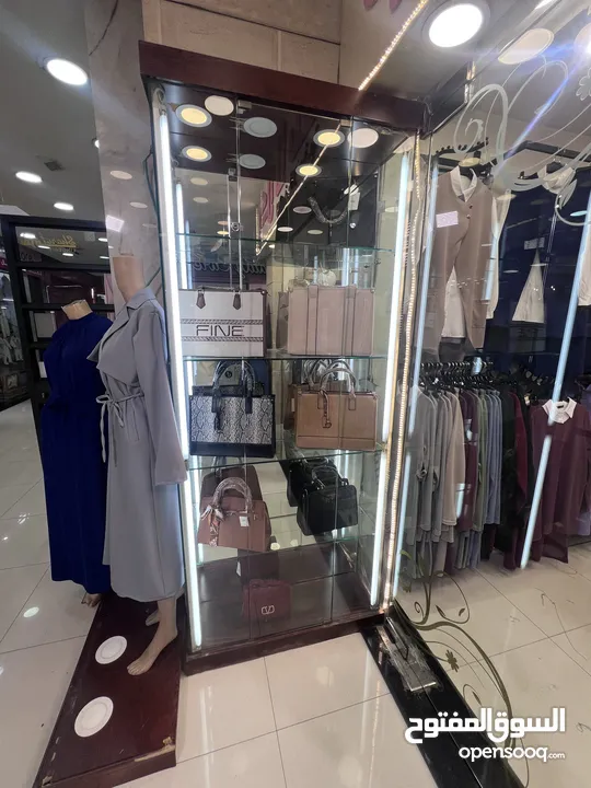 بترينه زجاج خمس رفوف