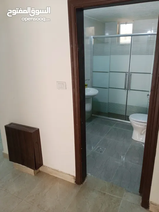شقق  للبيع الزرقاء الجديده شارع 16بمساحات متعدده