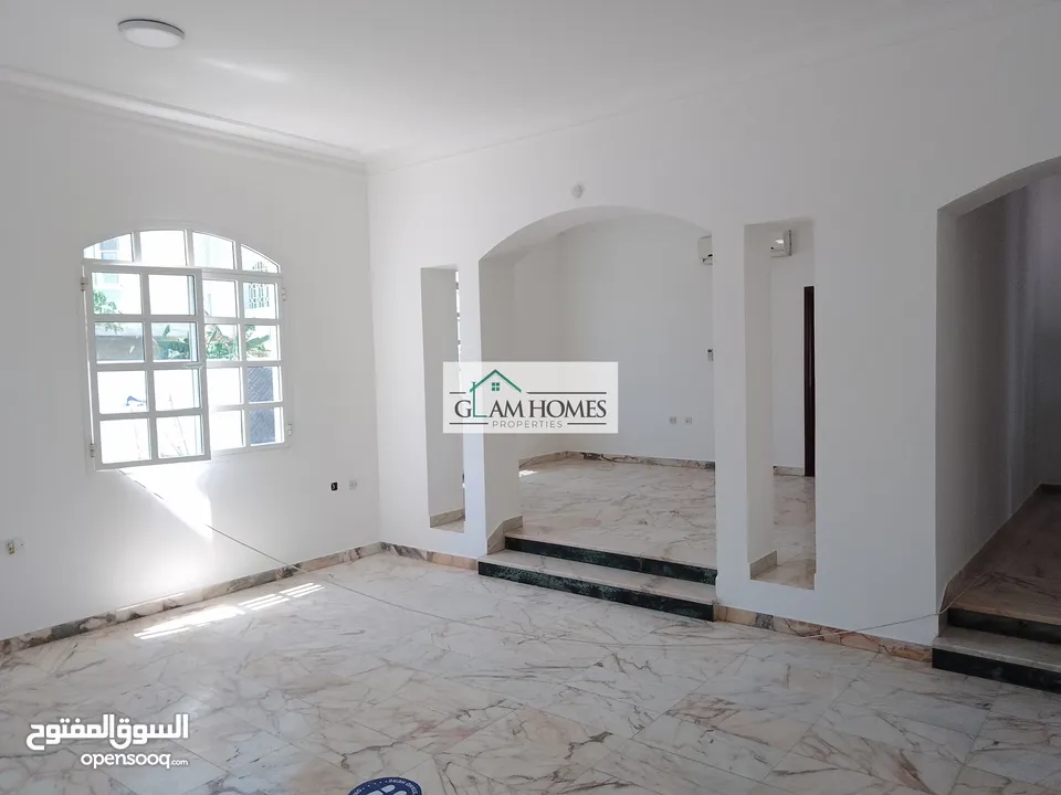 Beautiful 6 BR commercial villa for rent in 18th Nov street Ref: 720J
