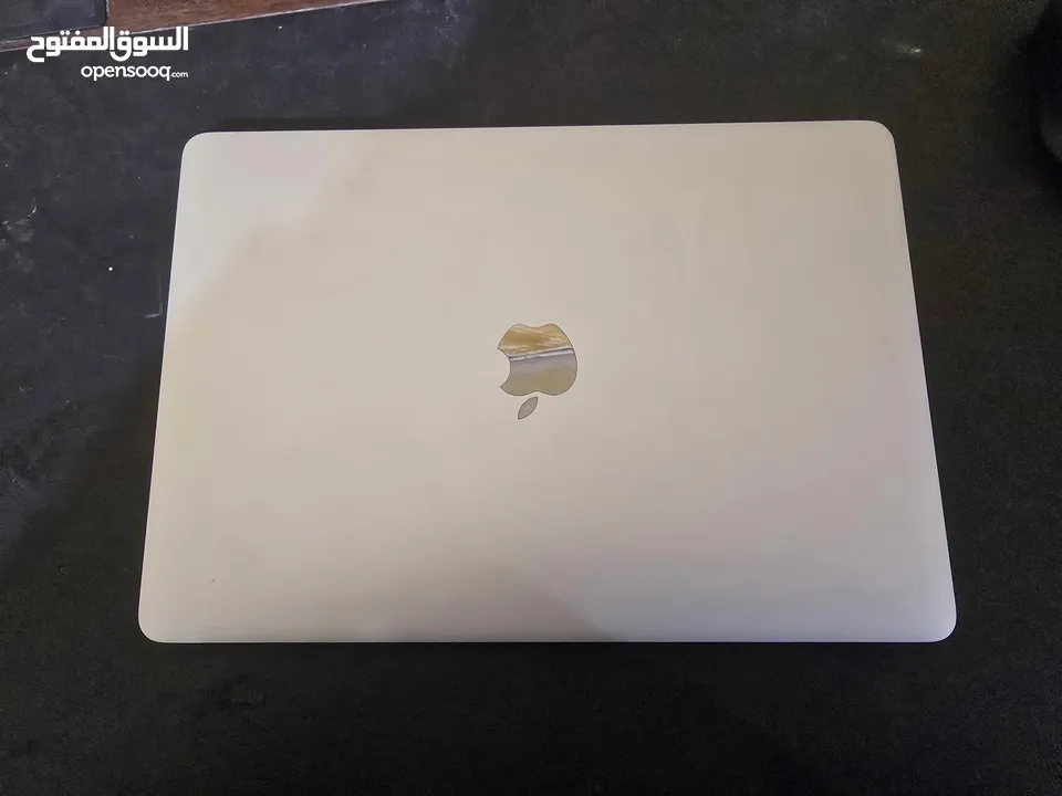 macbook  pro 2017. بسعر حرق