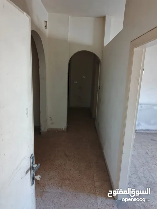 أربع شقق و سطحين للبيع في منطقة الهاشمي الجنوبي