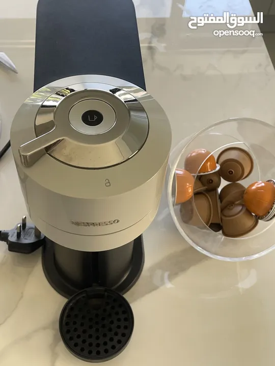 مكينة قهوة نوع nespresso vertuo جديدة مع هدية علبة تخزين قهوة من nespresso