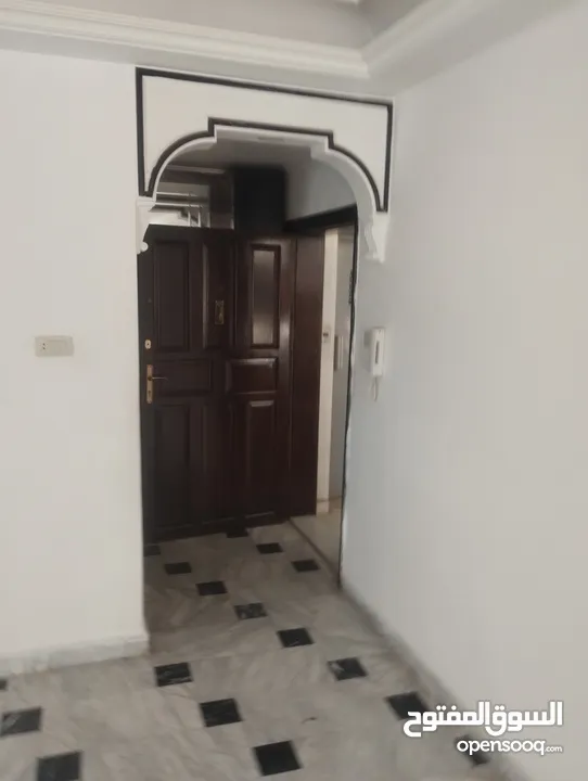 شقه للبيع طابق اول 200