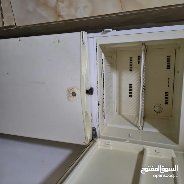 ثلاجة ومجموعة اغراض مبيوع ، انباعن