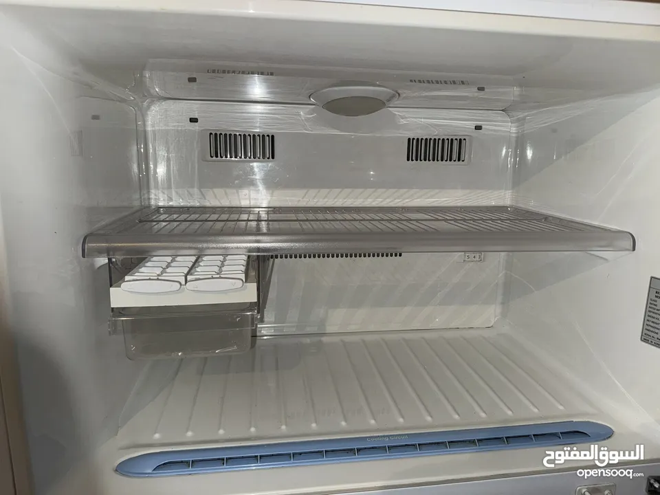 ثلاجة LG بحاله جيده