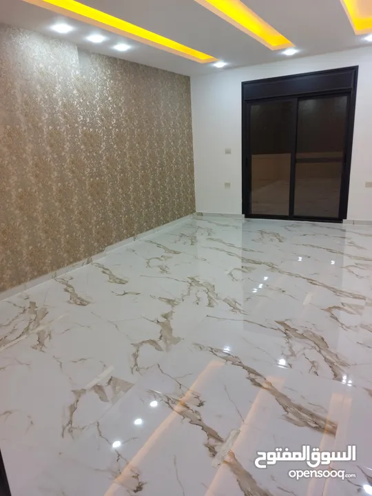 .. شقة فارغه فاخره للإيجار ..