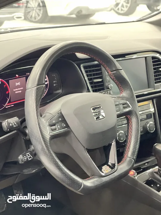 Seat leon fr // فتحة سقف بانوراما كاملة الاضافات طلاء الشركة يد صفر