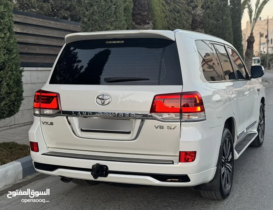 Toyota Land Cruiser 2016 Gx-r 5700CC V8 بحالة الوكالة الفحص: 7 جيد بدون ملاحظات