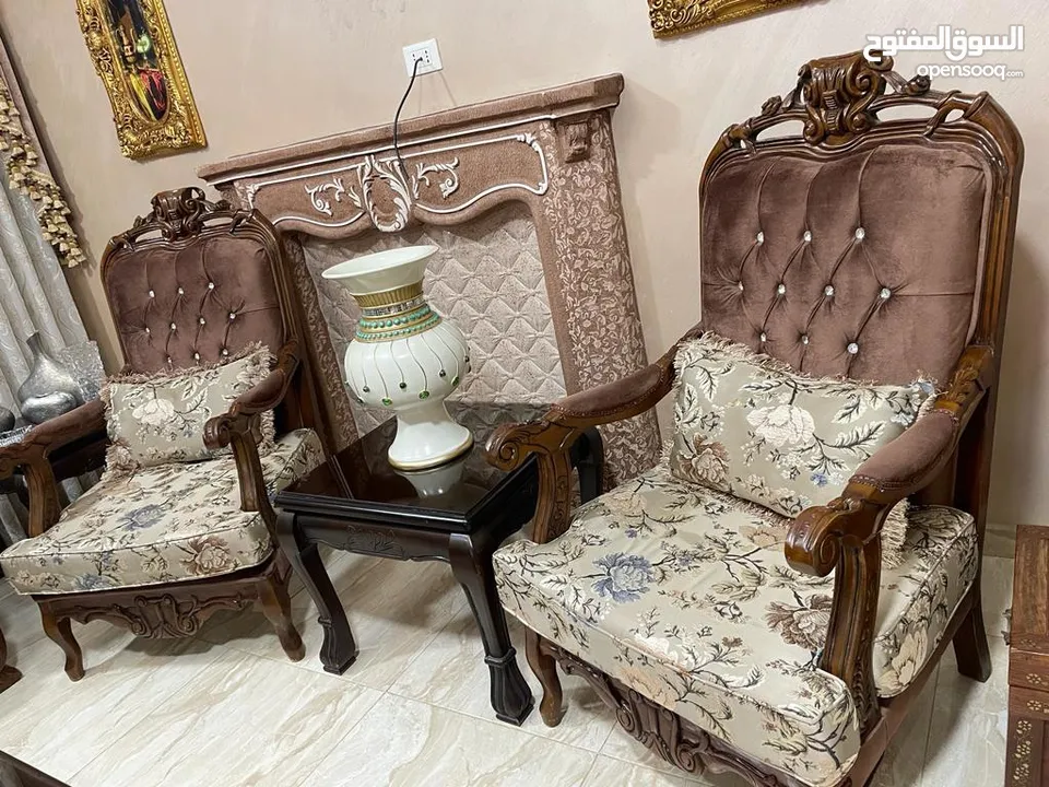 طقم كنب 7 مقاعد شبه جديد مع طربيزات