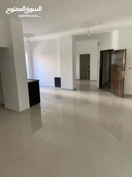 شقة طابق ثالث للايجار واد ابو اكتيلة/خلف ديوان الهيموني وخلف مستشفى الاهلي
