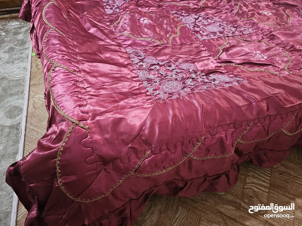 أغراض للبيع بداعي السفر غرفة نوم خشب ممتاز. مجلس عربي مع سجادة وبرداية كفر كنب فرشتين مفرد ونص ضغط