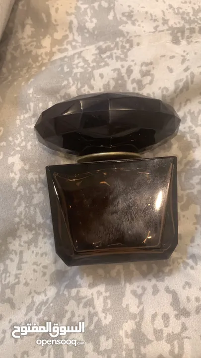 عطر Versace اصلي للبيع سعر الجديد منه 120 مستعمل منه فقط حدود ال 10 رشات فقط و للبيت فقط ب 40 دينار