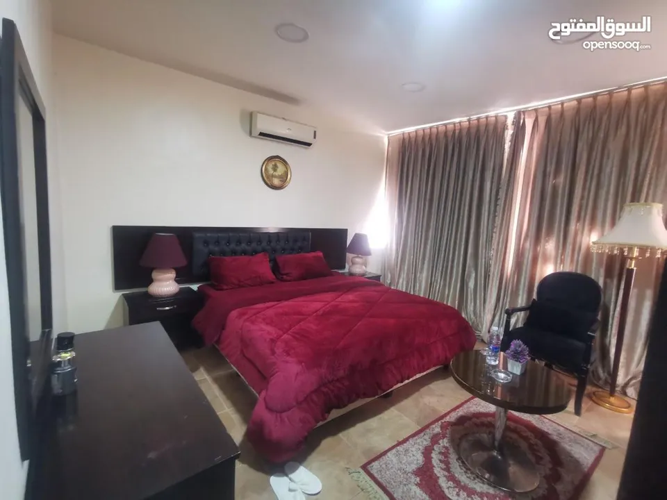 شقة مفروشة ( روف ) للايجار الشهري واليومي من المالك مباشر في شارع المدينة المنورة موقع حيوي
