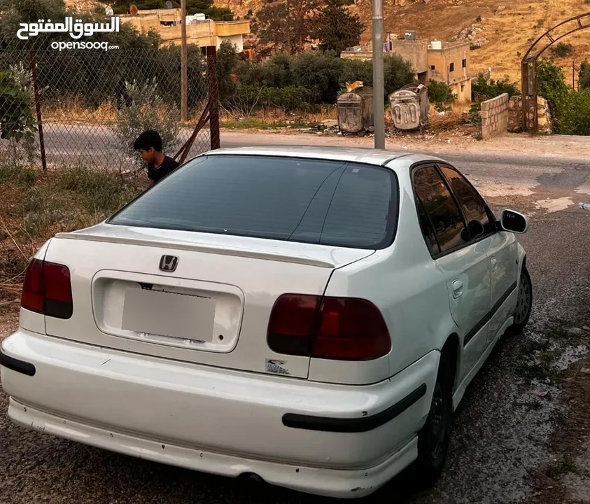 هوندا سيفيك 97 للبيع فحص واحد مضروب واحد جيد دقتين غرفتها اصليه ما في لا غيار واجهه