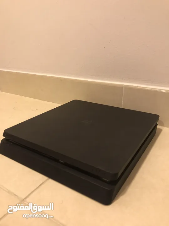 PlayStation 4 slim بلايستيشن 4 سليم للبيع